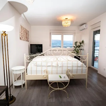 Padre Dante Free Parking And Starlink High Speed Internet Appartamento