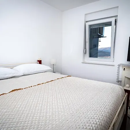 Appartamento Padre Dante Free Parking And Starlink High Speed Internet Traù