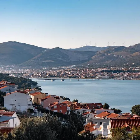 Padre Dante Free Parking Apartment Trogir