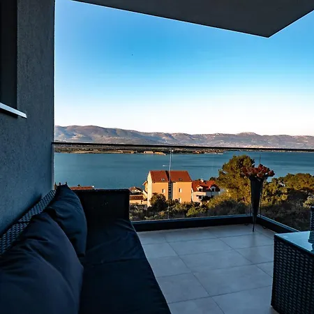 Padre Dante Free Parking * Trogir