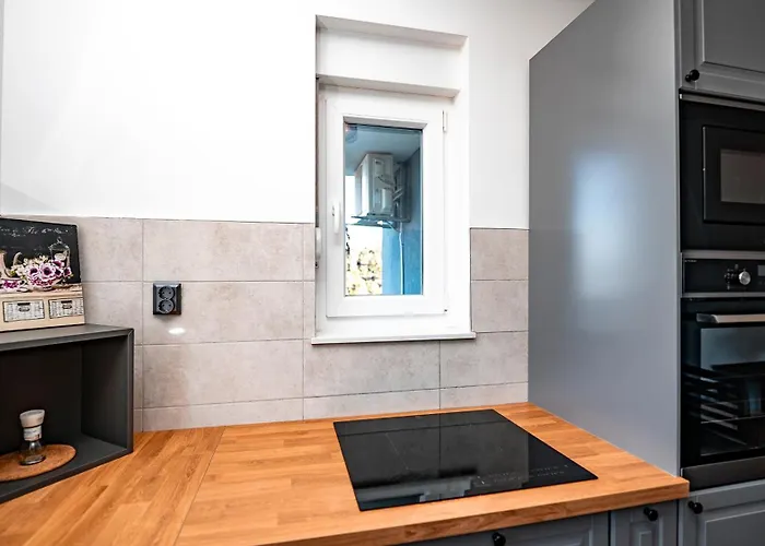 Padre Dante Free Parking And Starlink High Speed Internet Traù